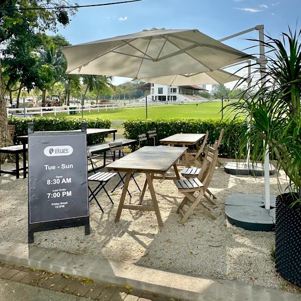 Ekues Cabin Cafe