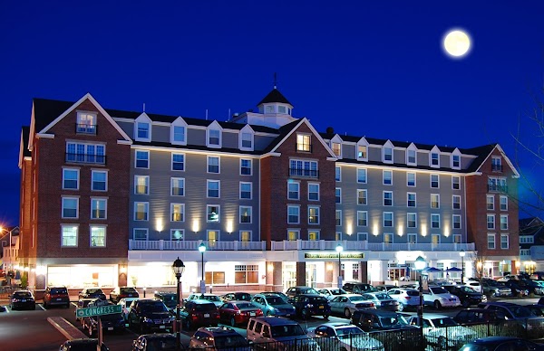 Salem Waterfront Hotel & Suites