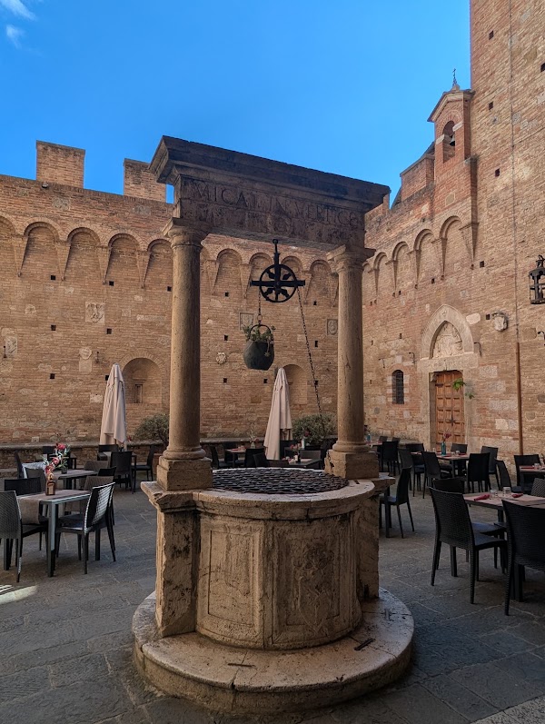 Palazzo Chigi Saracini 4