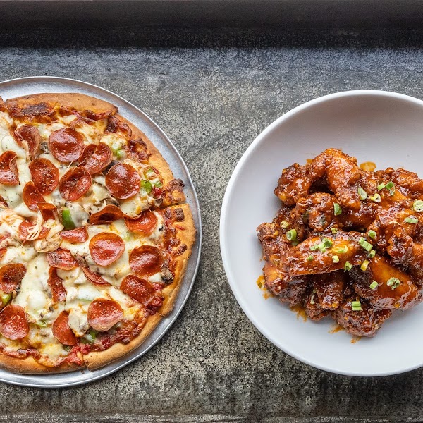 Paisans Pizzeria - West Lawn 5