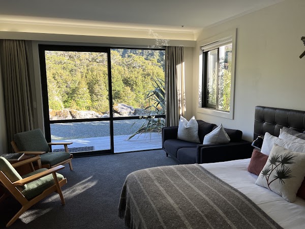 Milford Sound Lodge - Campervan Park 5