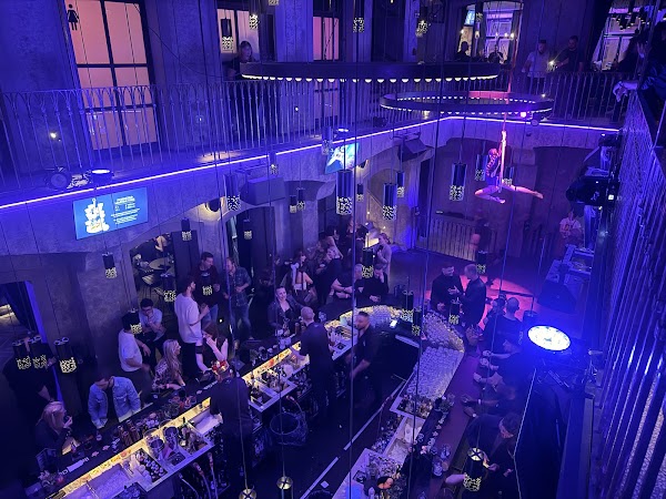 Moon Club 5