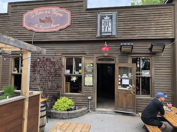 Brasserie Dunham / Pub & Boutique