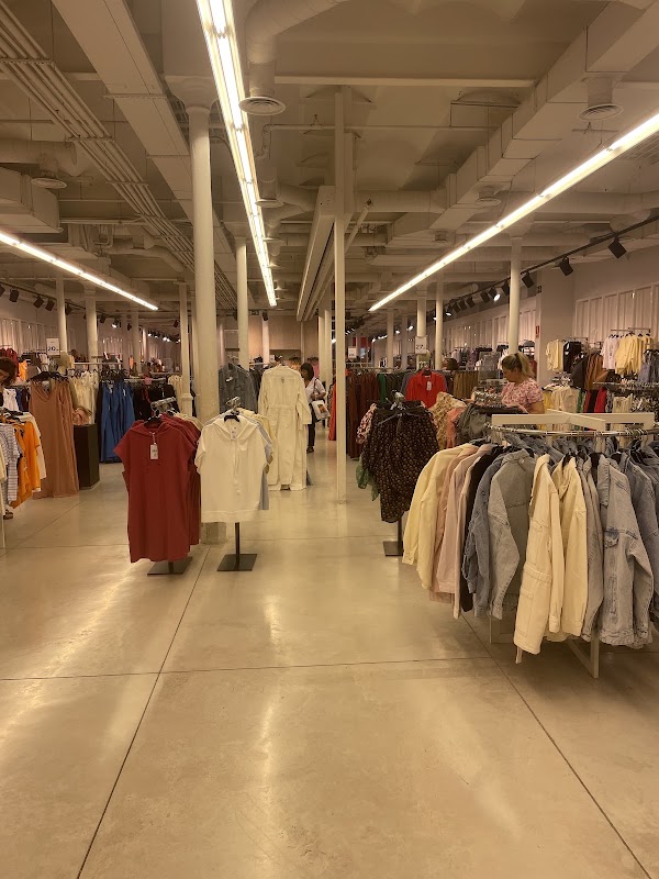 MANGO Outlet 2