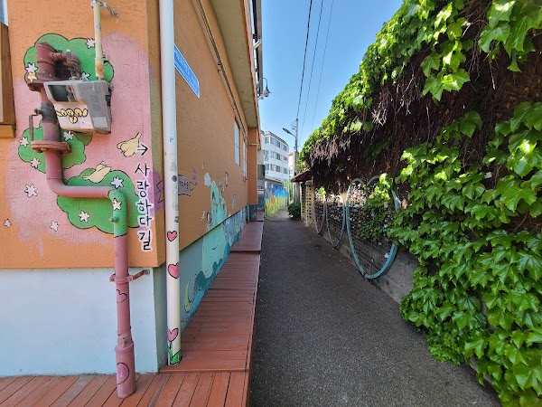 Haenggung-dong Mural Village 4