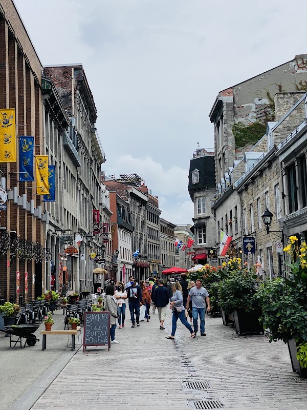 Rue Saint-Paul Ouest 1