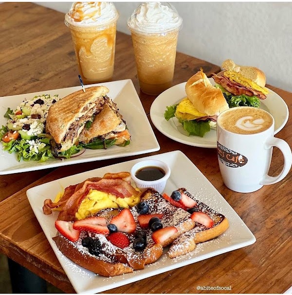 Vees Cafe 4
