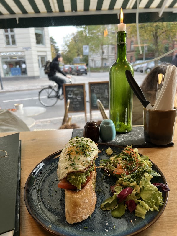 Petit Cafe 3