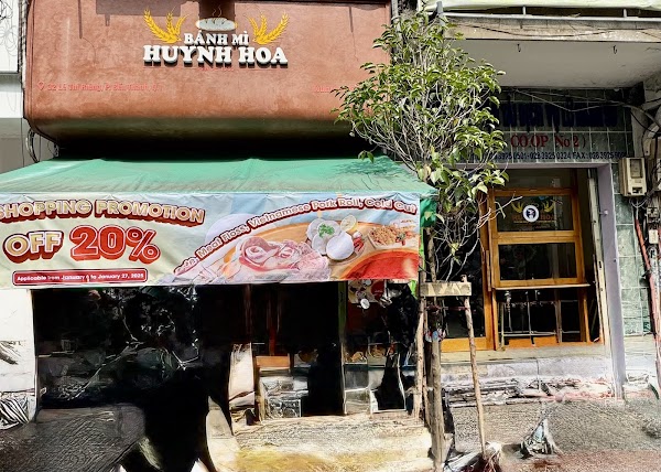 Bánh Mì Huynh Hoa 1