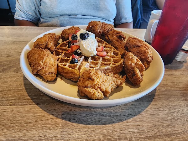 Uptown Kitchen & Bar 3