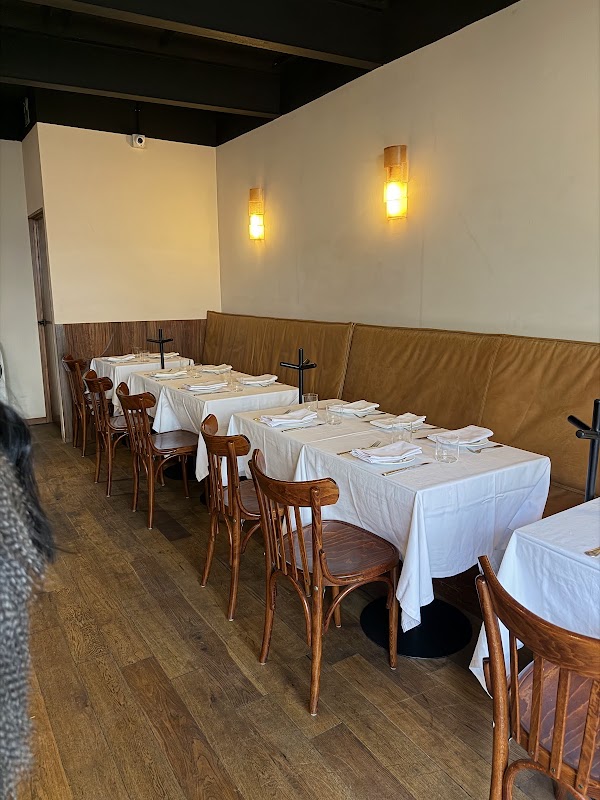 ER RRE Un Bistro