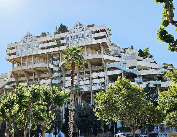 Edificio Espai Verd Arq Brutalista 1