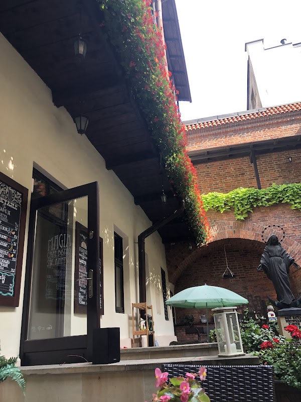 Magia Cafe & Bistro