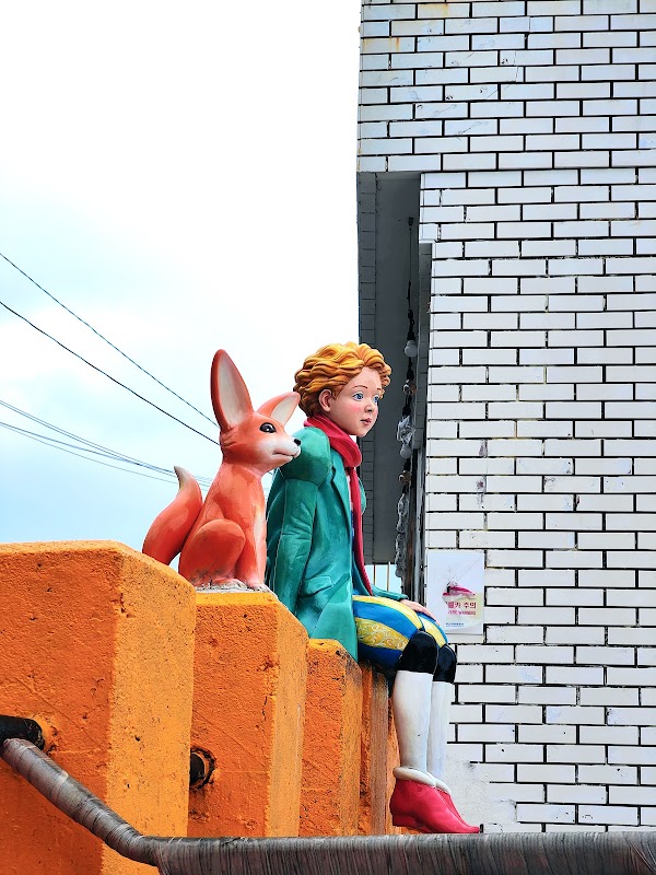 Little Prince and Desert Fox Statue 4