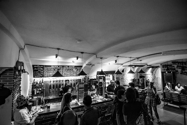 Tsota Tsota Craft Beer Pub 1