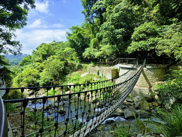 草山觀瀑吊橋及平台