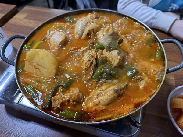 Pungnyeon Dakdoritang (Spicy Chicken Stew) 4