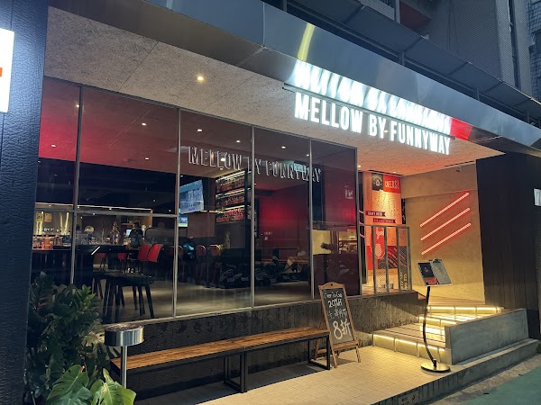 Mellow Bar & Restaurant