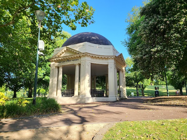 Queen Victoria Gardens 2