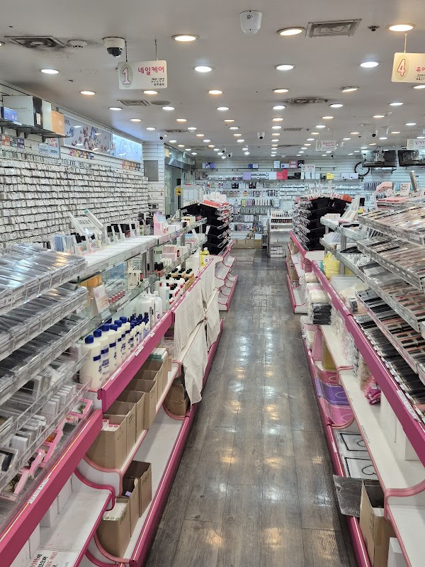 Nail Mall 4