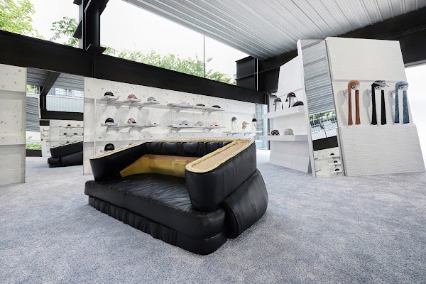 ATiiSSU DOSAN FLAGSHIP STORE 2