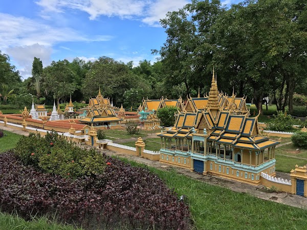 Angkor Green Gardens Park by Dara 4