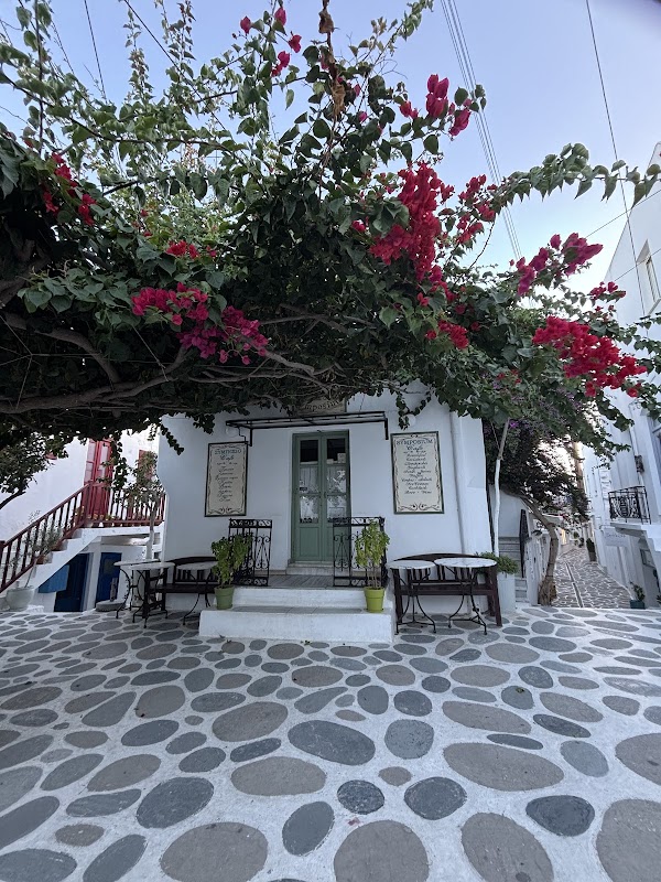 Cafe Symposium Paros 3