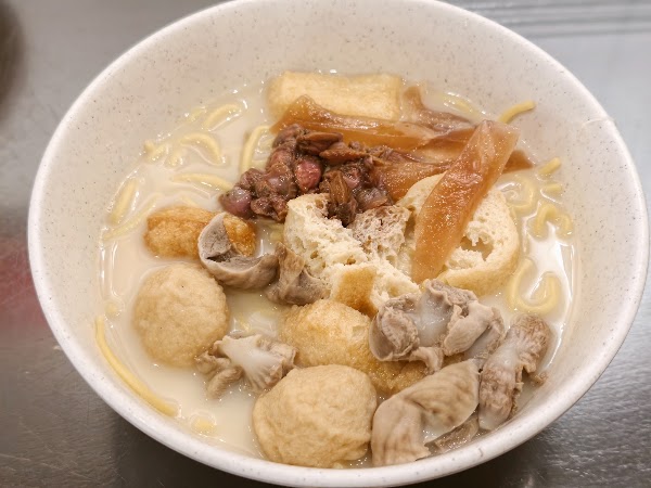 Hot Bowl White Curry Mee 3