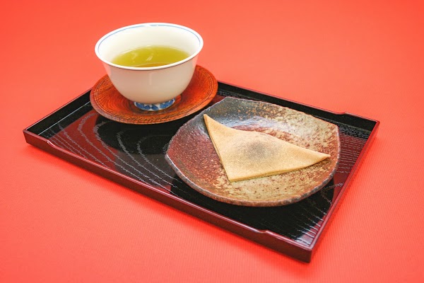 Izutsu Yatsuhashi Honpo - Kyoto Gion Main Store 5