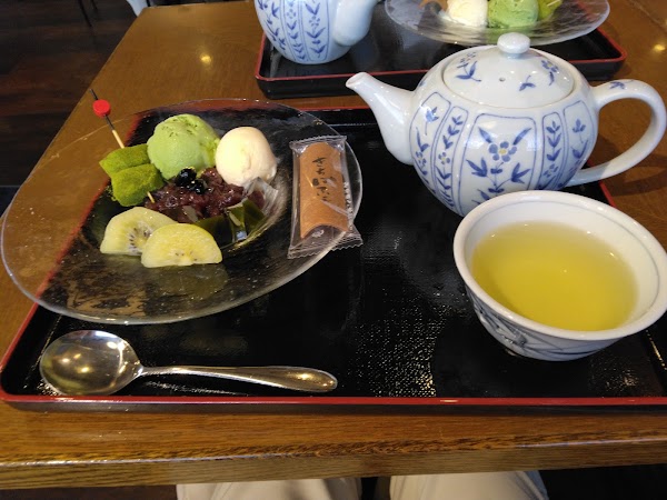Izutsu Yatsuhashi Honpo - Kyoto Gion Main Store 3