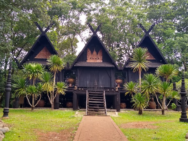 Baan Dam Museum 4