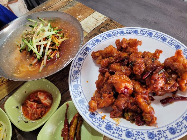 Huisin's Chicken Specialty Restaurant 4