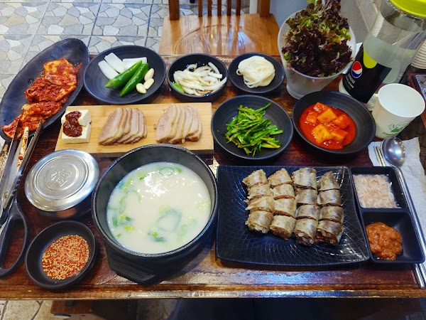 Daegeon Myeongga Dwaeji-gukbap 4