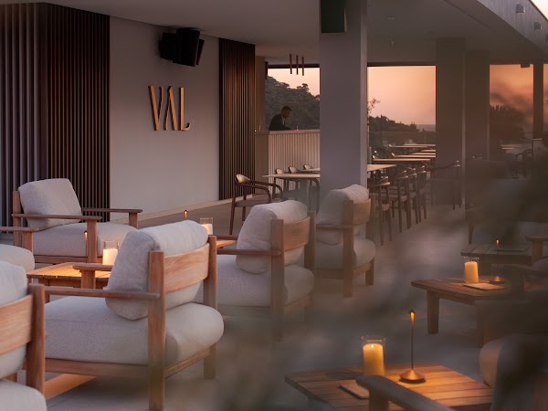 Val Rooftop Restaurant & Bar 4