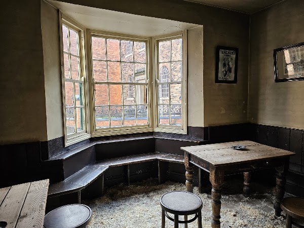 Bottle & Glass Inn 3