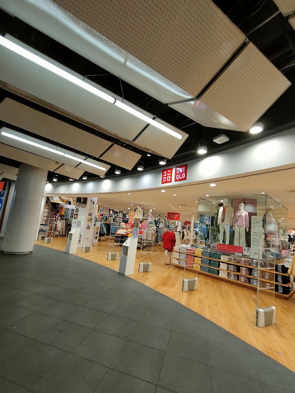 UNIQLO CentralWorld 3