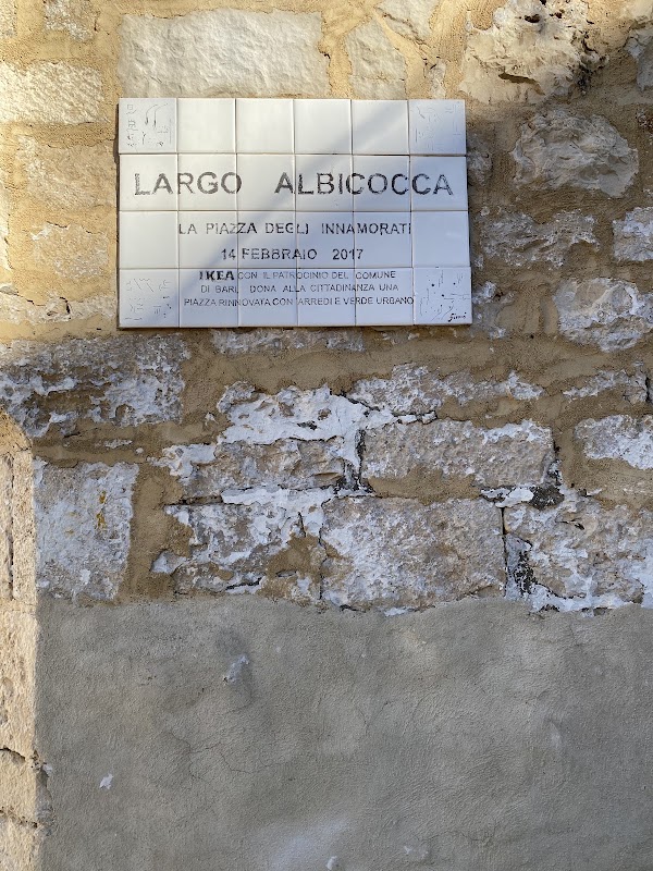 Largo Albicocca - Piazza degli Innamorati 3