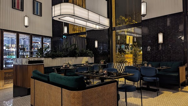 LEO Bistro 4