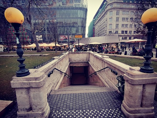 Vörösmarty tér 2