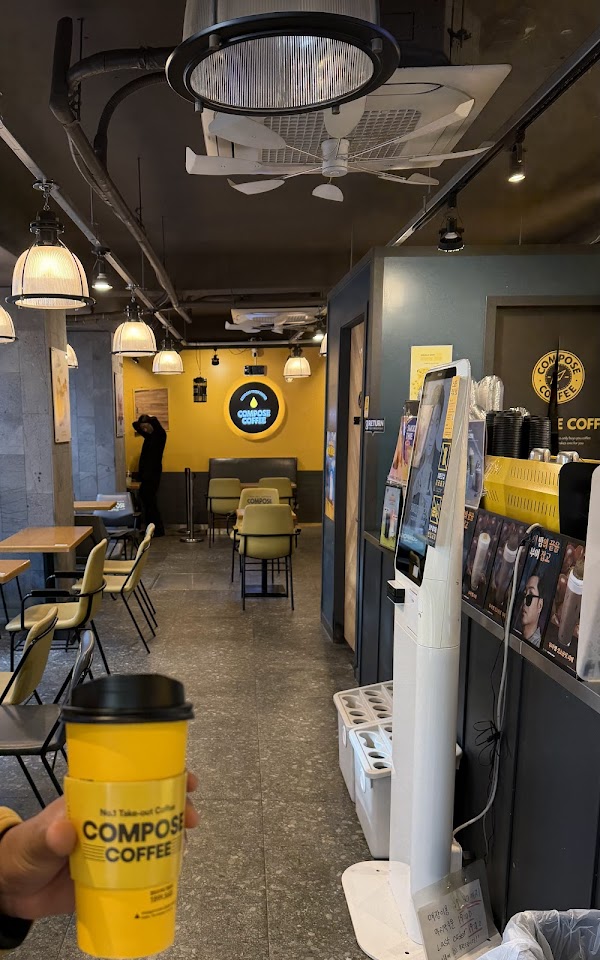 Compose Coffee Myeongdong-gil Branch 3