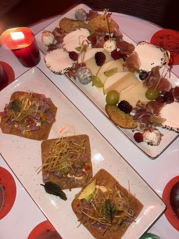 Rojo Bar 5