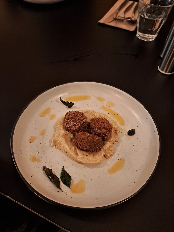 Everybody Eats Wellington 5