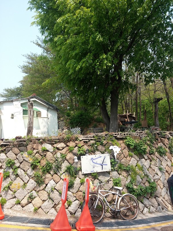 Baekseokdong-gil