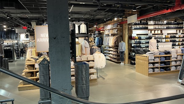 MUJI Fifth Avenue 4