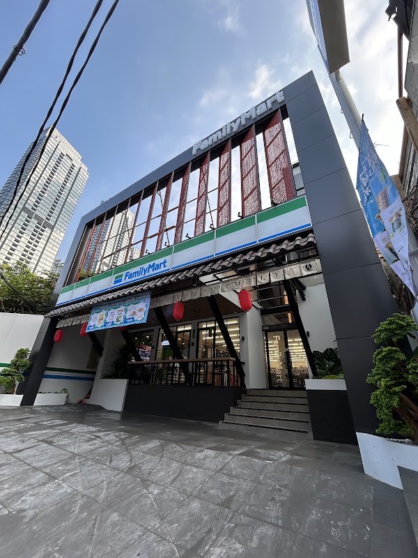 FamilyMart Senopati 1