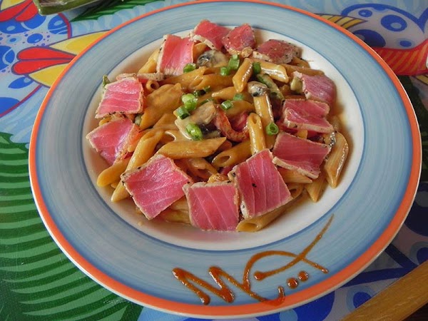 Mama Kwan's Tiki Bar & Grill 4