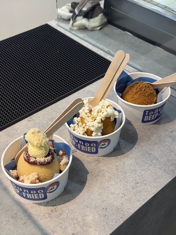 Groomed ice cream กรูมด์ไอติม - บรรทัดทอง 3