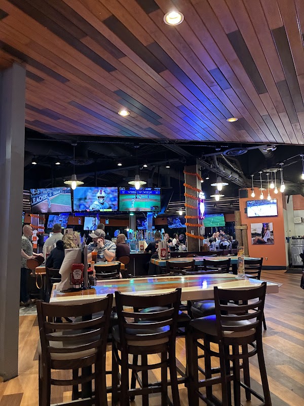 Hooters 4
