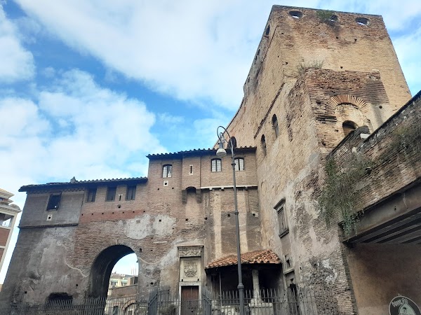 Sepolcro di Quinto Sulpicio Massimo 4