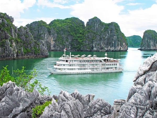 The Au Co Cruise - Halong Bay 1